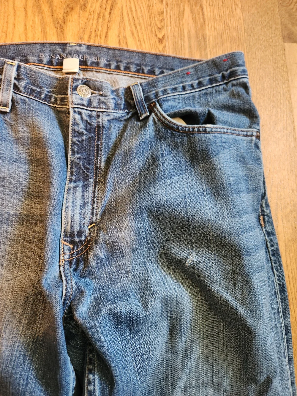 Banana Republic Men's Medium Blue Relaxed Jeans